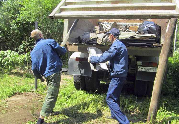 Вывоз мусора с дачного участка с грузчиками из Ростов-на-Дону в Мусорная свалка
